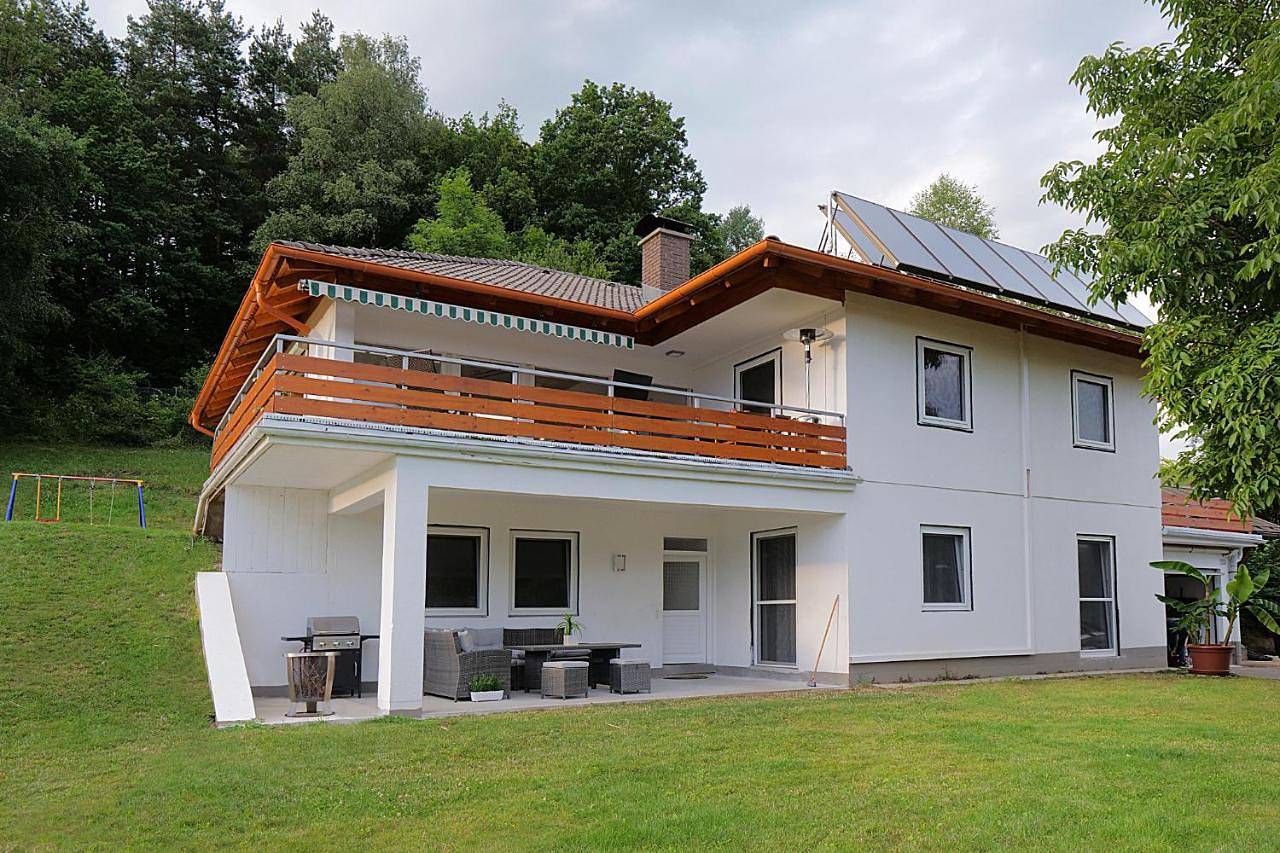 Ganze Wohnung, Große Ferienwohnung mit Seeblick nahe Wörthersee Ideal für Familien & Gruppen in Keutschach am See, Klagenfurt-Land