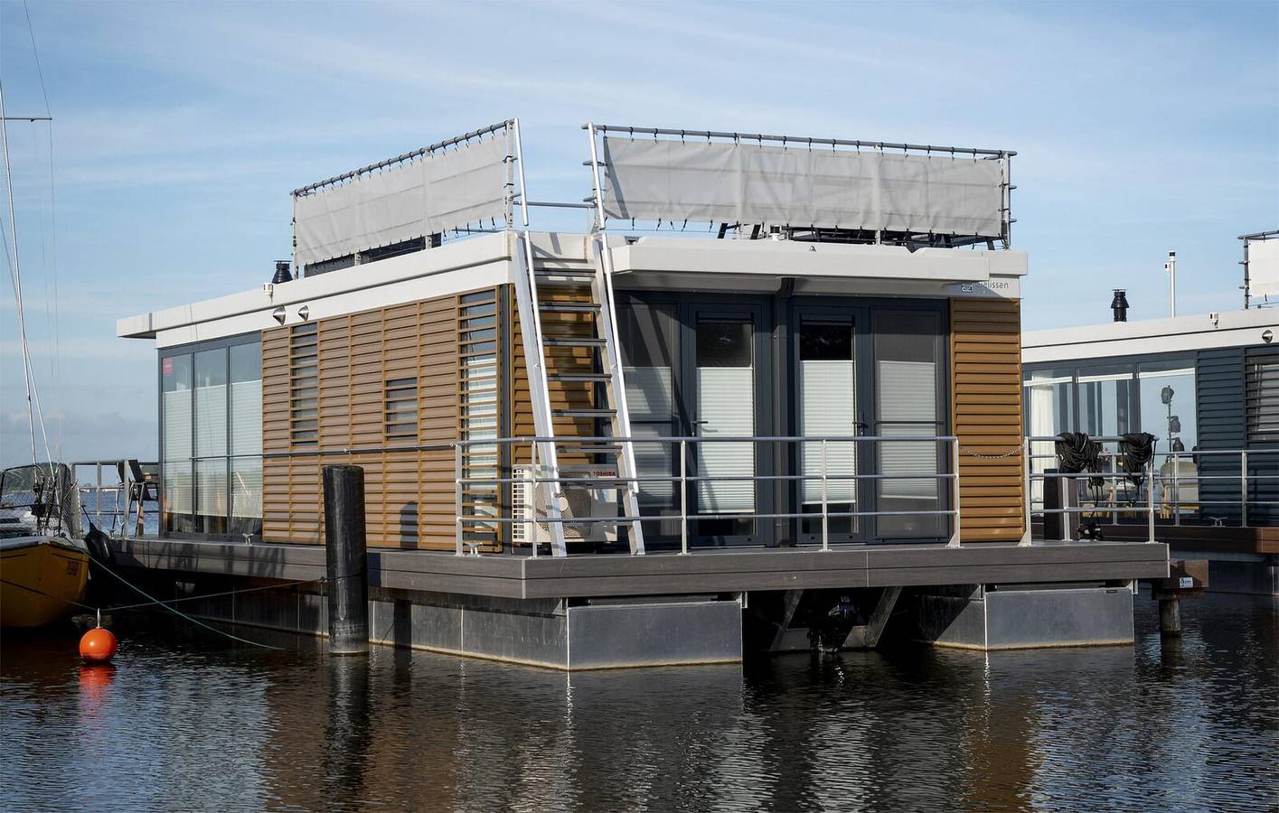 Woonboot voor 4 personen met terras in Friesland