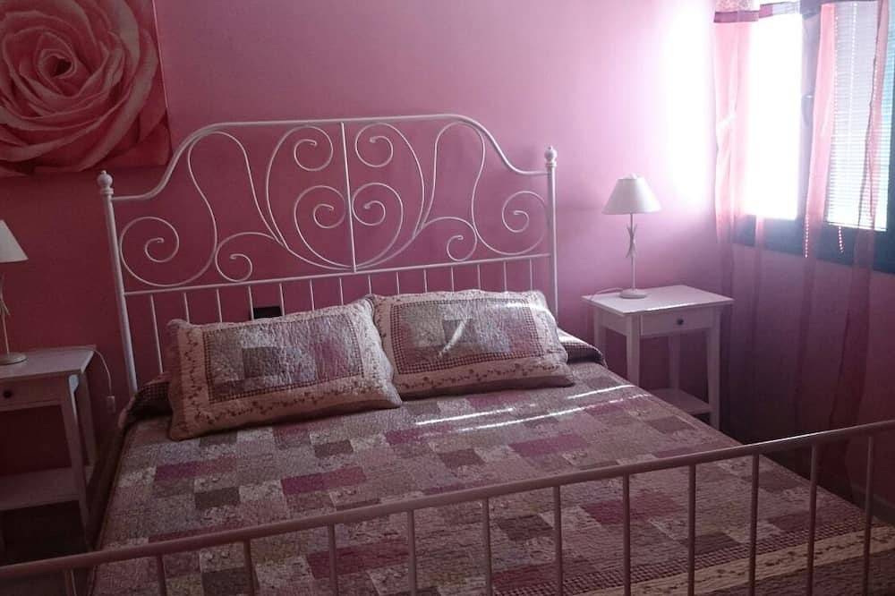 Luxury Villa Ocean Views. Private Heated Pool, Jacuzzi, Bbq, Wifi, Cars Parking in Candelaria, Tenerife Sur