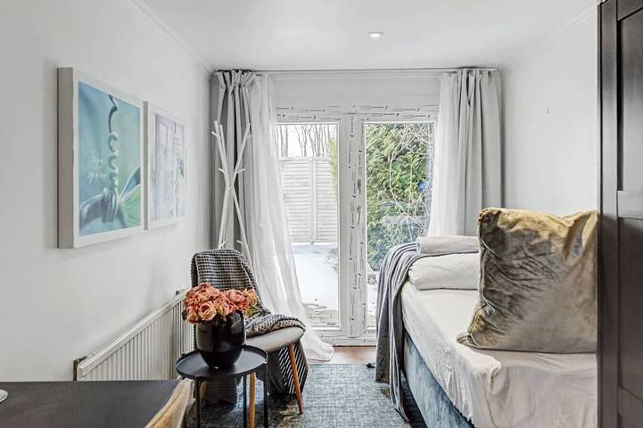 Hambo Hideaway - Private guest house with fenced patio near Malmö & Lund in Staffanstorp, Schwedische Ostsee