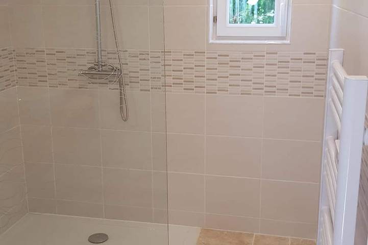 Gîte pour 2 personnes, avec terrasse ainsi que jardin et piscine à La Garde-Adhémar - 2