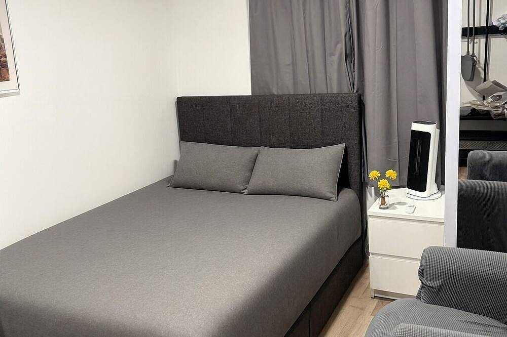 Entire apartment, Stylish Modern Gatwick\nstudio, Free Parking, Free Wifi in Crawley, West Sussex