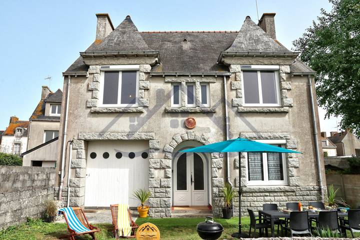 Gîte pour 10 personnes, avec jardin, animaux acceptés