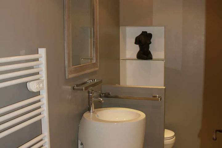 Appartement entier, Charmant apt coeur vieil Antibes quartier piéton typique calme fleuri- Remparts in Antibes, Côte méditerranéenne (France)