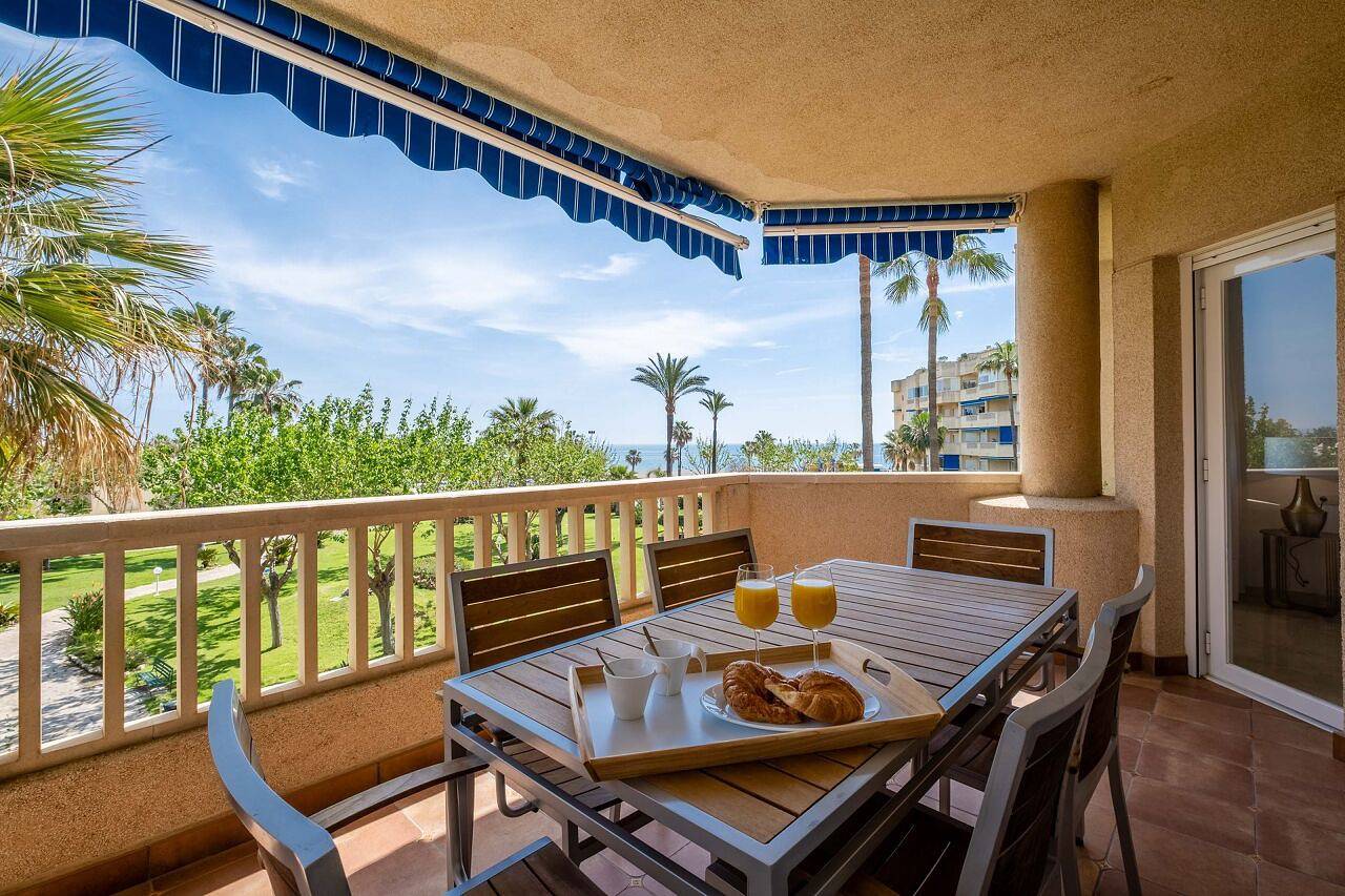 Entire apartment, Garden & Beach - Torremolinos in Playa Los Álamos, Torremolinos