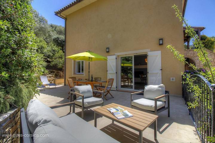 Gîte pour 4 personnes, avec Terrasse ainsi que Jardin et Vue