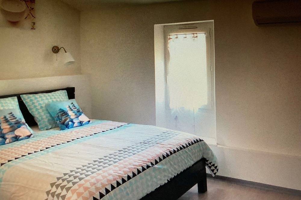 Entire apartment, Auberge Sainte Marguerite - Studio \"The Annex in La Garde, Toulon region