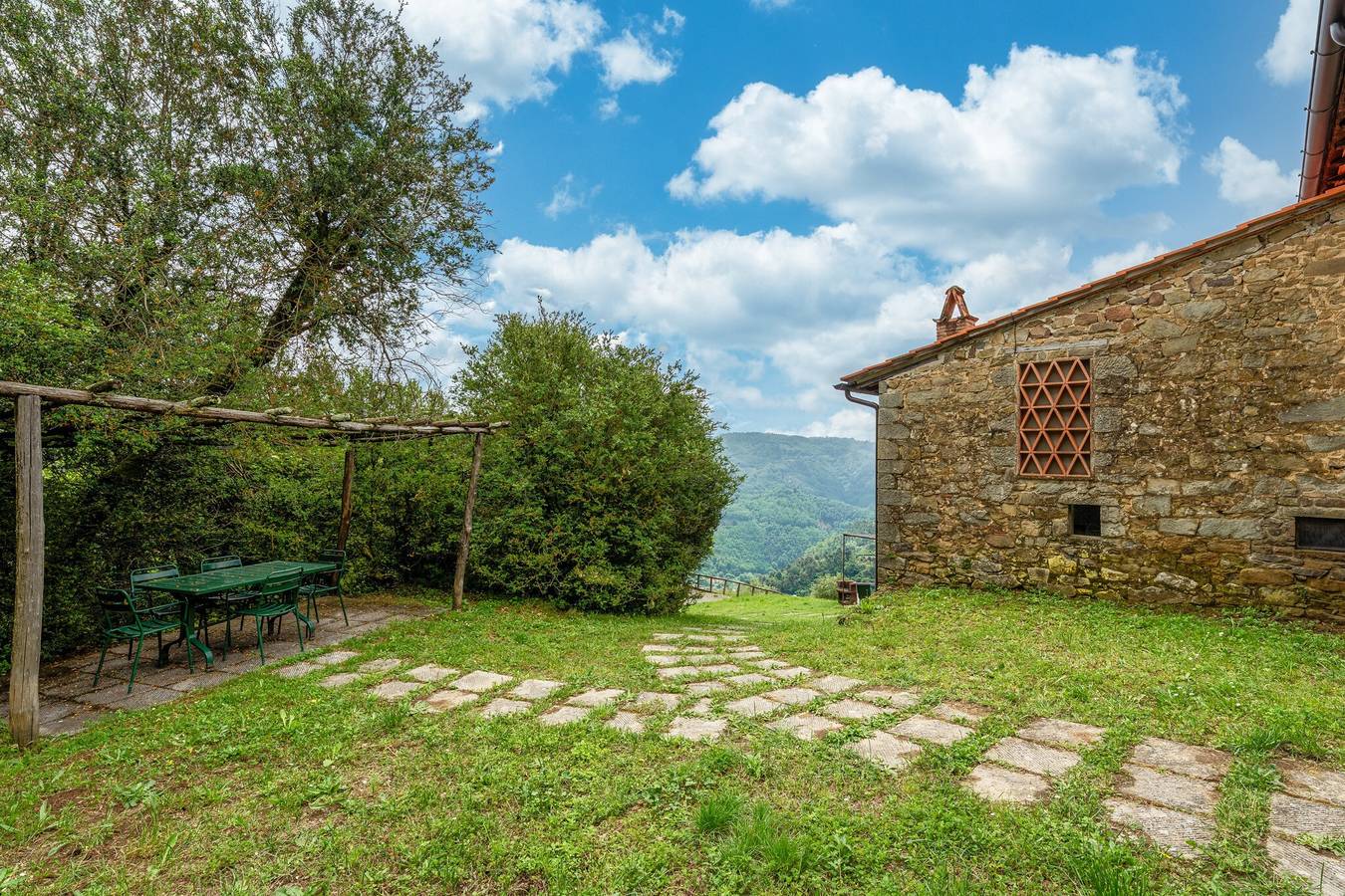 Ganze Wohnung, Ferienwohnung 'Cima A Zano' mit Bergblick, Gemeinschaftspool und Wi-Fi in Pescia, Pistoia Provinz
