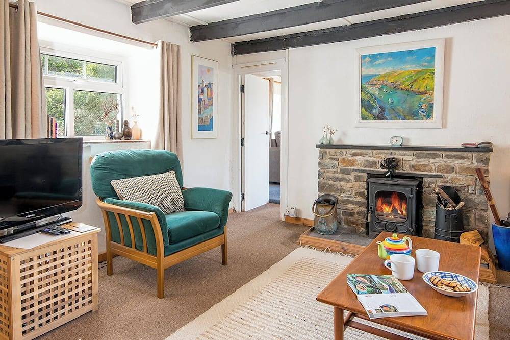 1 Caerau Isaf, Holiday Cottage Aberfelin Bay, Sleeps 4, 2 bedrooms,  bathrooms in Trefin, Pembrokeshire