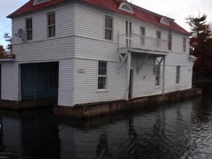 Vacation rental for 6 people, with yard and balcony in Lake Ontario