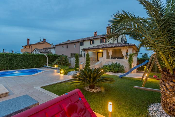 Ferienhaus für 6 Personen, mit Ausblick und Pool sowie Sauna und Garten in Kastelir - 2