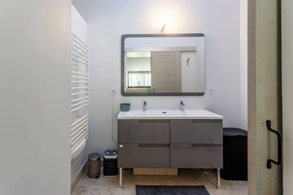 Village house, 98m2, 2 bedrooms, terrace, swimming pool, air-conditioned, private parking in Fontvieille, Arles und Umgebung