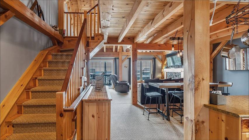 Chalet for 8 people, with balcony and hot tub in Big White