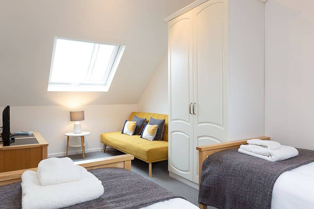 Holiday Cottage with Private Indoor Swimming Pool & Off-Road Car Parking in Carbis Bay, Cornwall