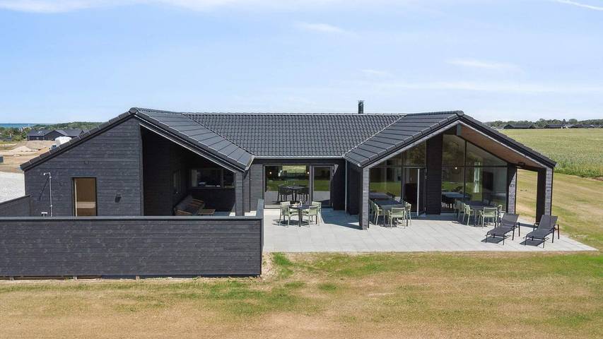 Vakantiehuis voor 18 personen, with zwembad and whirlpool as well as sauna in Funen