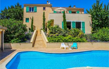 Gîte pour 6 personnes, avec jardin ainsi que terrasse et piscine à Caunes-Minervois