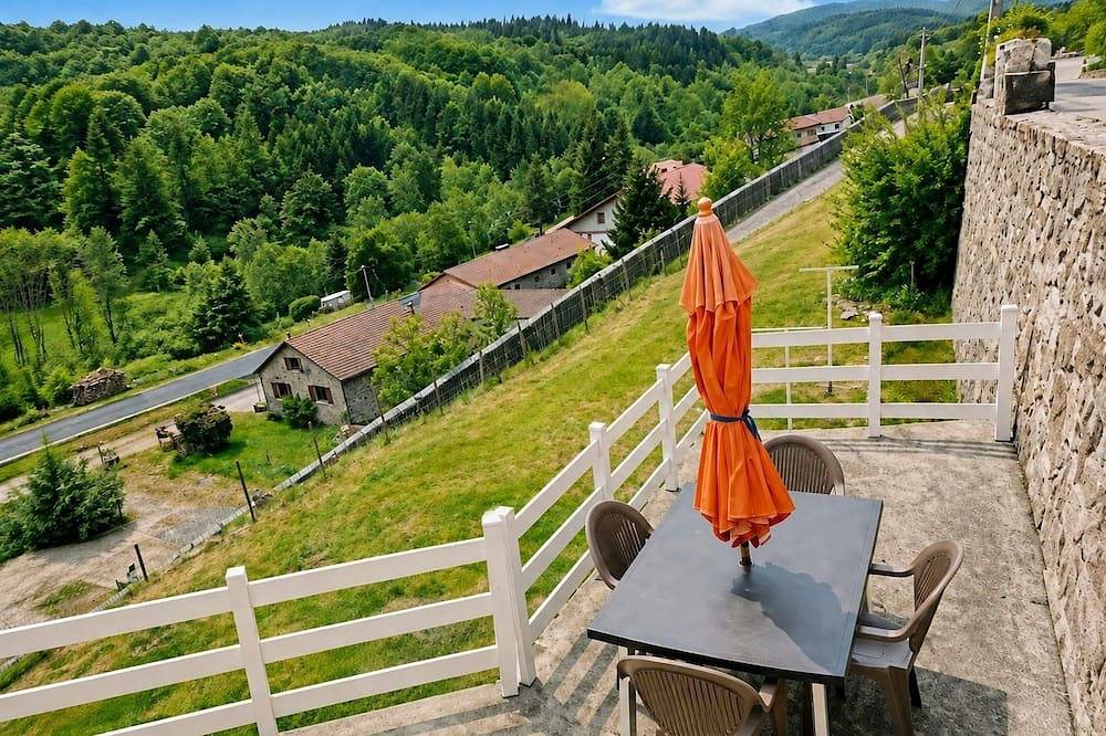 Appartement entier, Logement entier avec jardin clos près du lac d’issarlès in Saint-Cirgues-en-Montagne, Parc naturel régional des Monts d'Ardèche