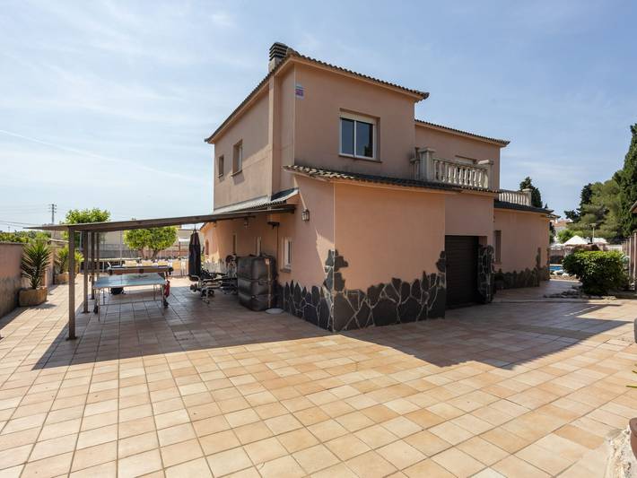 Ferienhaus für 11 Personen, mit Terrasse und Garten sowie Pool an der Costa Dorada - 2