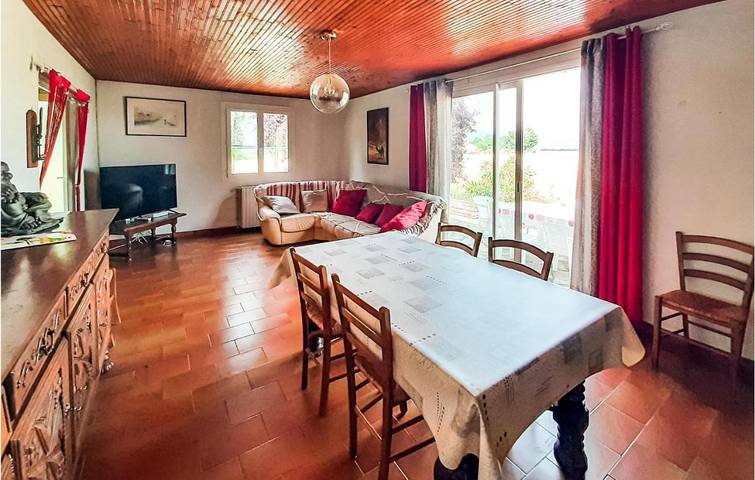 Location de vacances pour 8 personnes, avec jardin à La Jonchère - 3