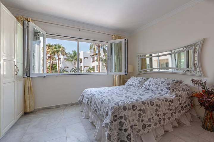 Entire apartment, Apartment Puerto marina with Wi-Fi, A/C & Terrace in Benalmádena Costa, Benalmádena