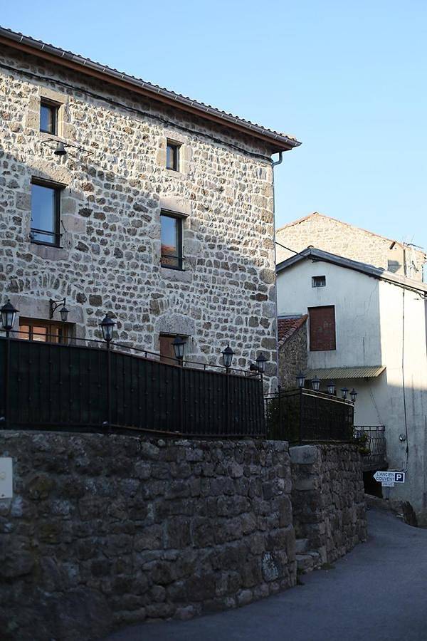 Location de vacances pour 25 personnes, avec jacuzzi et terrasse à Nozières - 4