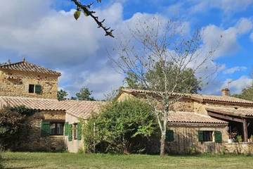 Gîte pour 8 personnes, avec jardin et jacuzzi à Biron