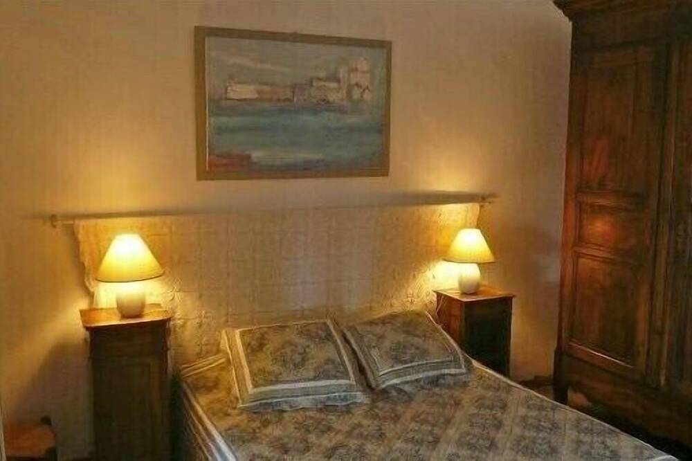 Caracteristisches Familien Haus im Herzen eines alten provencalischen Dorfes in Nyons, Nyons und Umgebung