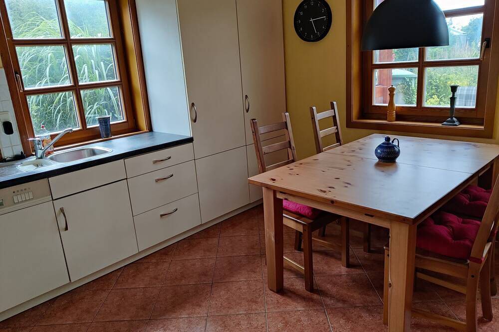 Romantische reetgedeckte Bauernhaushälfte in Alt Rehse in Tollensesee, Penzlin