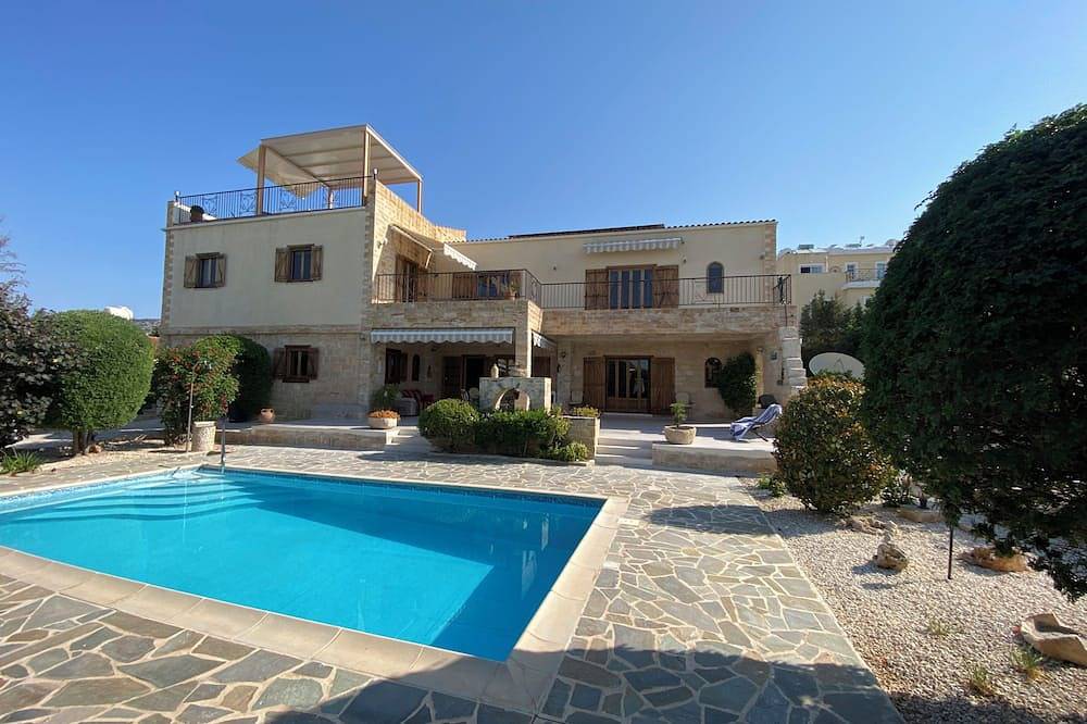 Casa vacanza a Peyia a partire da 255€ a notte