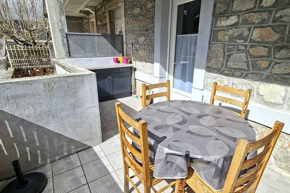 Entire apartment, Apartment Veronica - your cocoon with terrace in the center of La Bourboule in La Bourboule, Volcans d'Auvergne Regional Nature Park