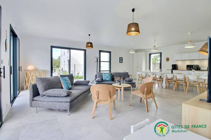 Gîte pour 13 personnes, avec jardin, animaux acceptés