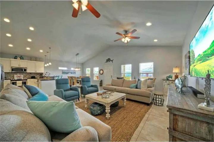 Vacation rental for 10 people, with balcony and yard in Mustang Island