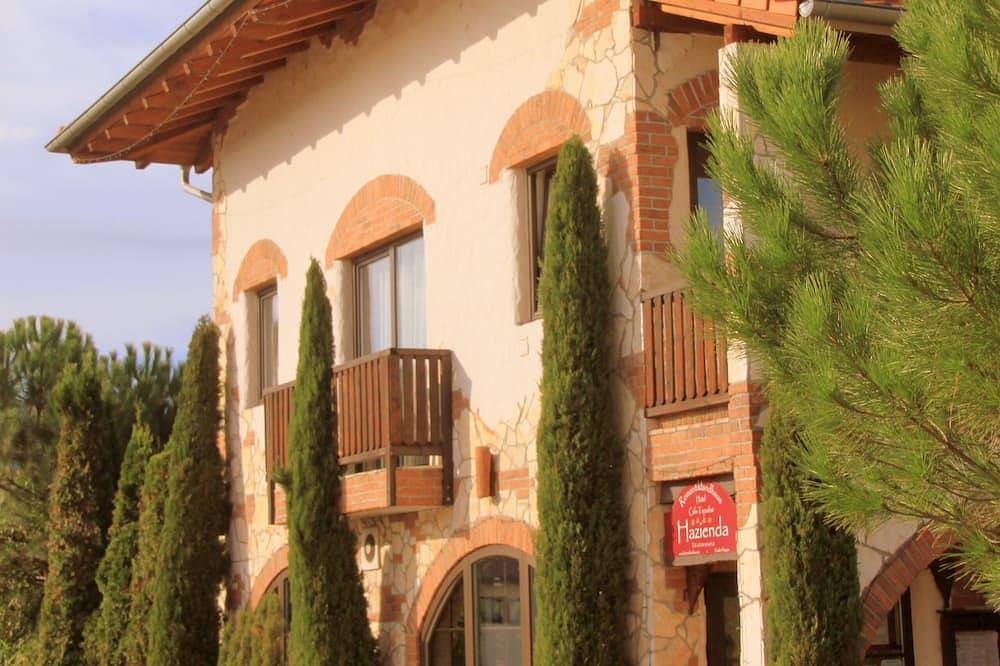 Ganze Wohnung, Der Süden so nah! Hazienda Apartmenthotel mit einem 1.400 qm mediterranen Garten in Gernsbach, Nordschwarzwald
