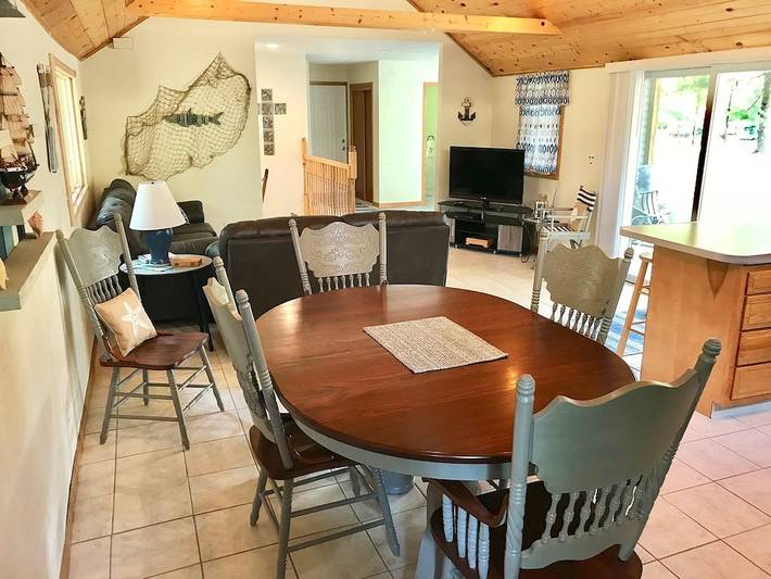 Beach rental for 8 people, with yard in Wisconsin