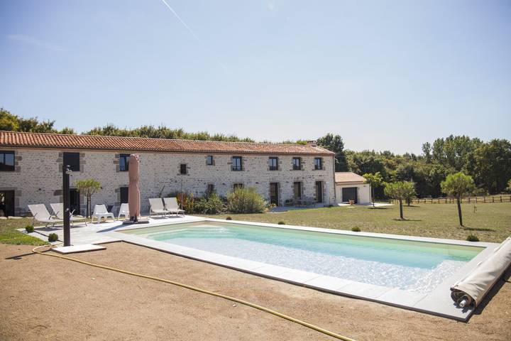 Gîte pour 4 personnes, avec jardin et piscine ainsi que terrasse et jacuzzi