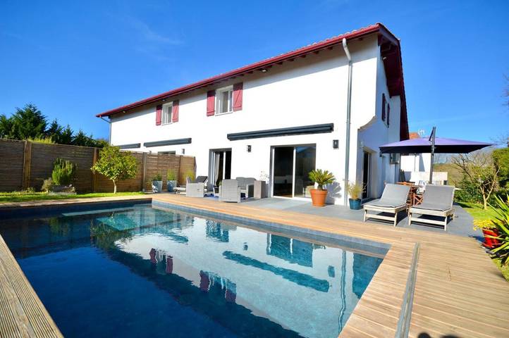 Maison de vacances pour 8 personnes, avec jardin et piscine, animaux acceptés