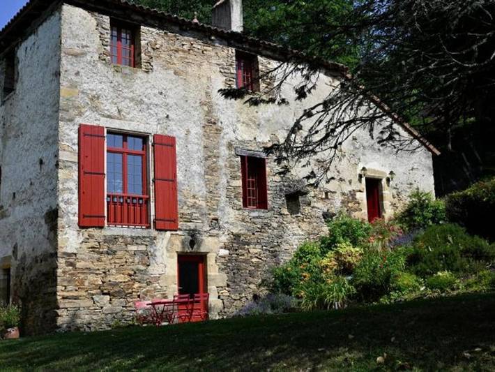 Location de vacances pour 8 personnes, avec piscine ainsi que jardin et terrasse à Saint-Paul-la-Roche - 2