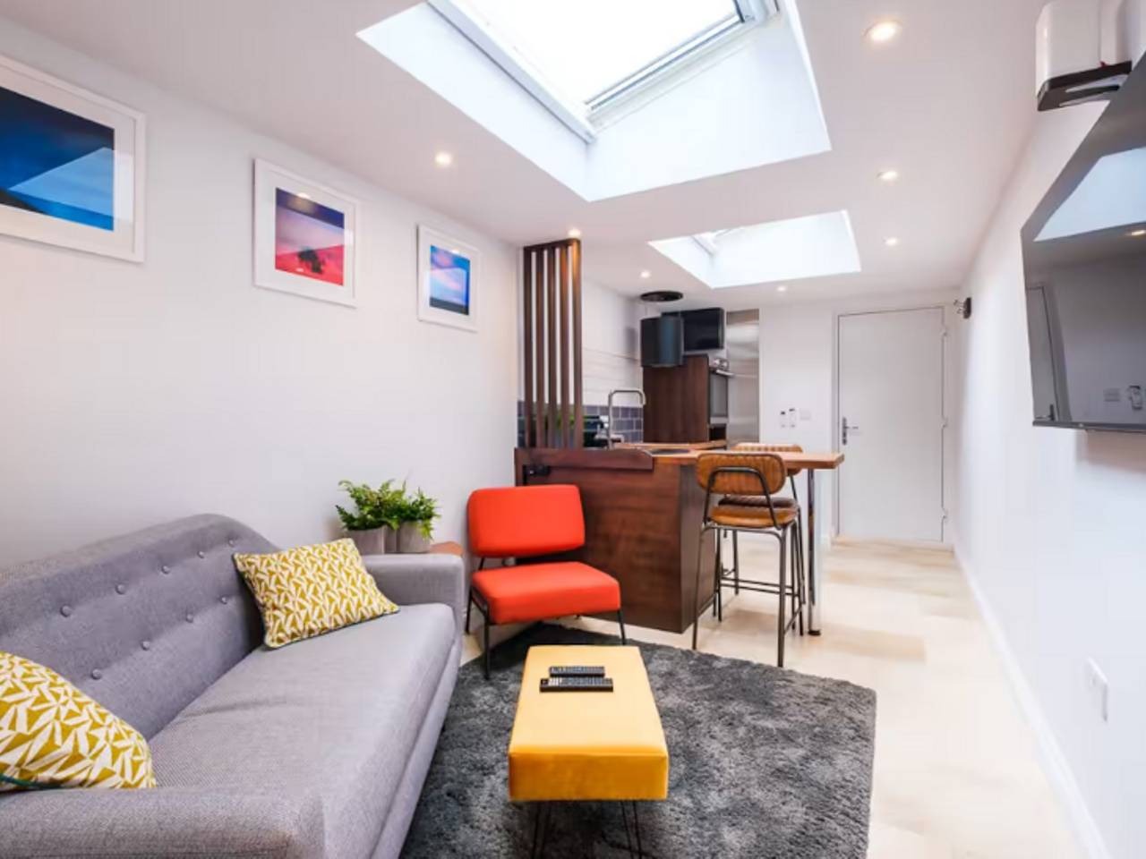 Entire apartment, Studio37 - A cosy, stylish central hideaway | Pass the Keys in Cirencester, Gloucestershire