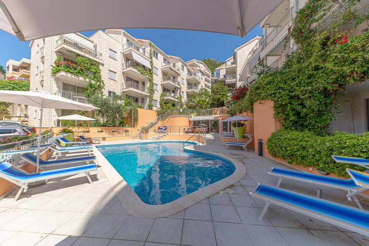 Appartement de vacances pour 4 personnes, avec jardin et piscine, animaux acceptés - 1