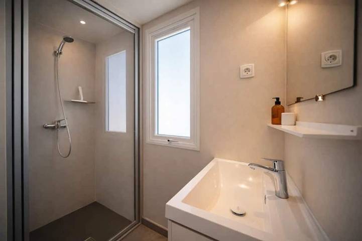 Camping 3 étoiles - Piscine  - eehfhh in Vic-la-Gardiole, Côte méditerranéenne (France)