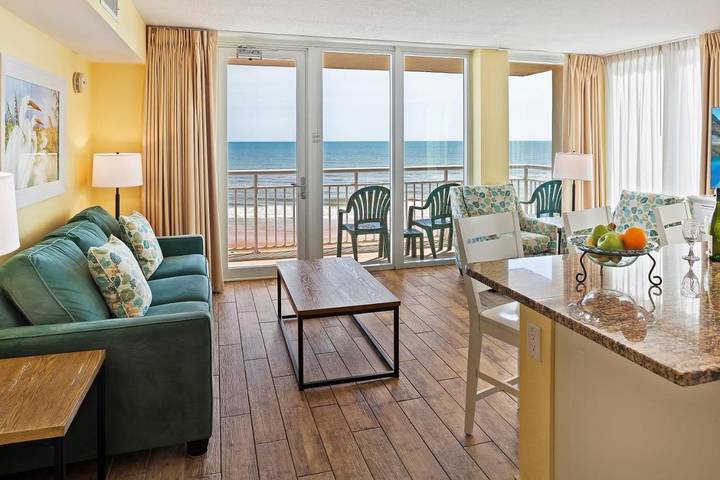 Bungalow para 4 personas, con jacuzzi además de balcón y piscina en Florida