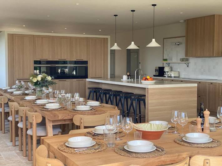 Location de vacances pour 18 personnes, avec jardin ainsi que vue et piscine à La Garde-Adhémar - 4