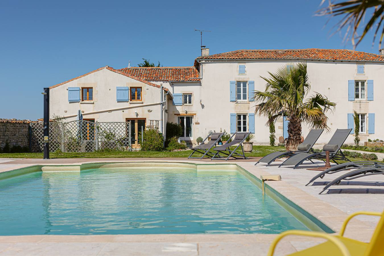 Casita de campo "La Belle Parenthèse" con piscina privada, terraza privada y Wi-Fi in Vergné, Saint-Jean-d'Angély region