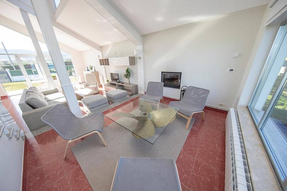 Entire apartment, House On The Beach, Foz in San Xiao de Nois, Foz