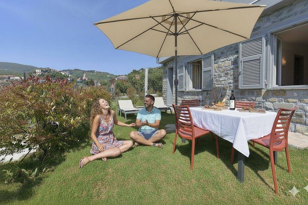 Appartamento intero, Alloggio con giardino, A/C, Wi-Fi e piscina | Ap37 in Caramagna Ligure, Imperia