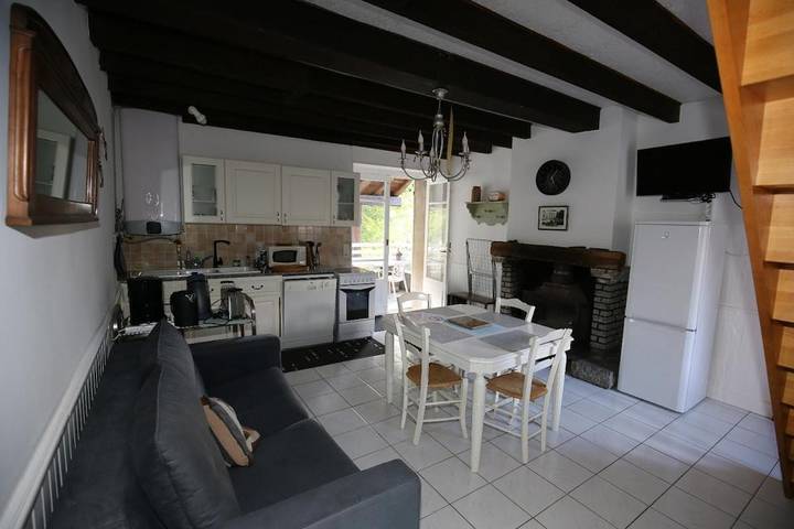 Location de vacances pour 4 personnes, avec piscine ainsi que vue et jardin à Lacrouzette - 4