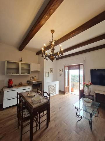 Location de vacances pour 5 personnes, avec balcon et vue à Rocca Imperiale