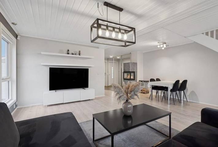 Ferienhaus für 7 Personen, mit Balkon und Terrasse sowie Garten und Seeblick