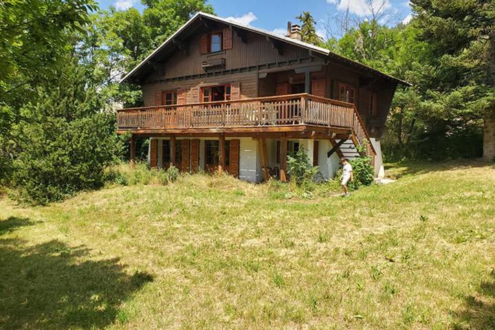 Chalet alpin avec cheminée, terrasse et jardin in La Salle-les-Alpes, Serre Chevalier
