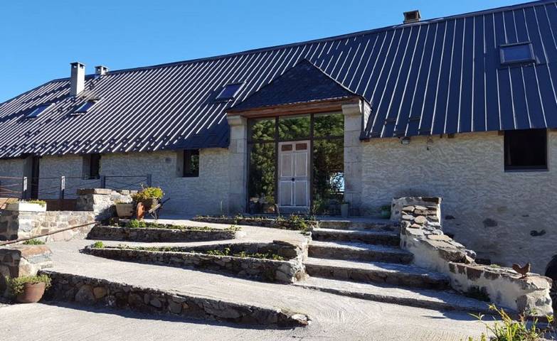 Gîte pour 15 personnes, avec jardin et terrasse, animaux acceptés dans le Cantal - 3